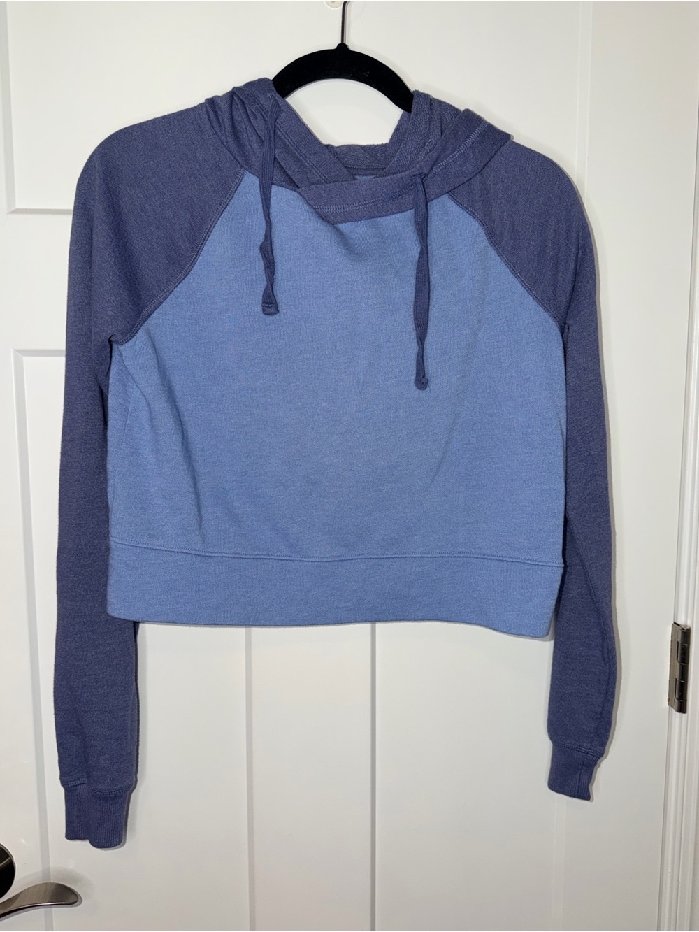 SO Lounge Life Color Block Cropped Hoodie